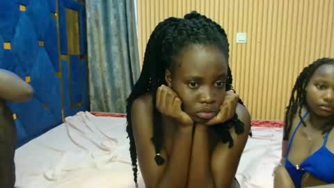 Snapshot of _elinah chatting on 11.26.25 Elinah online show from 11.26.25