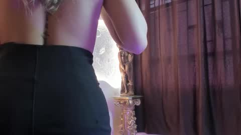 Snapshot of _emmawalka chatting on 10.15.25 _emmawalka online show from 10.15.25