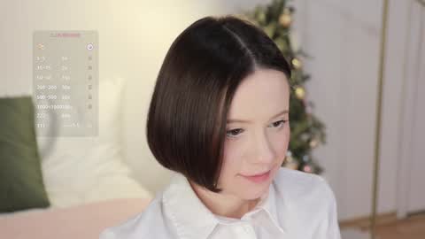 Snapshot of _female_essence_ chatting on 01.19.25 Essie online show from 01.19.25