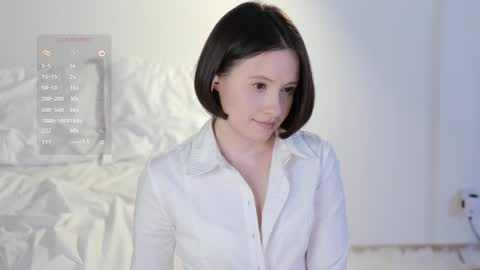 Snapshot of _female_essence_ chatting on 01.29.25 Essie online show from 01.29.25