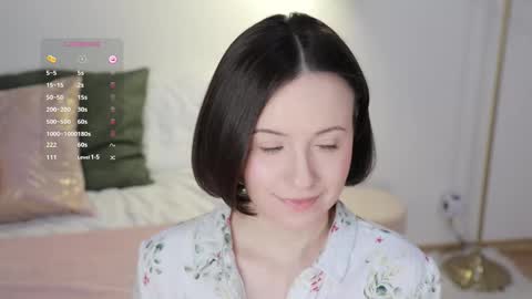 Snapshot of _female_essence_ chatting on 02.13.25 Essie online show from 02.13.25