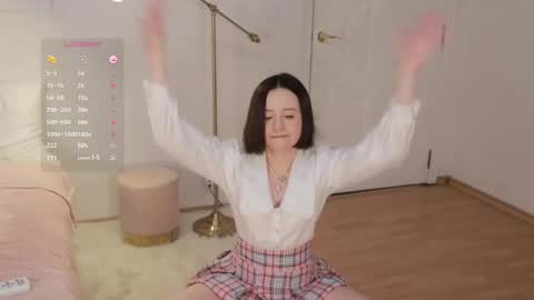 Snapshot of _female_essence_ chatting on 02.28.25 Essie online show from 02.28.25