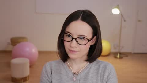 Snapshot of _female_essence_ chatting on 10.13.25 Essie online show from 10.13.25