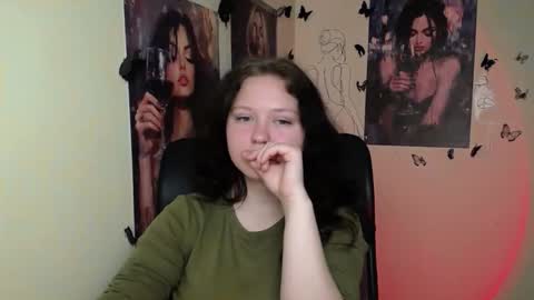 Snapshot of _foxy_lady chatting on 04.18.26 Alice online show from 04.18.26