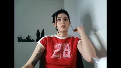 Snapshot of _genesid_dixton chatting on 02.10.25 Mia-foster online show from 02.10.25