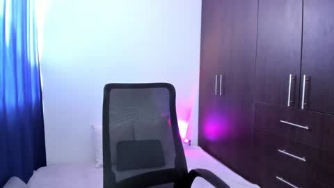 Snapshot of _giaa_ chatting on 12.19.24 _giaa_ online show from 12.19.24