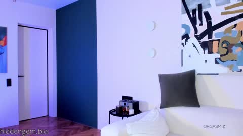 Snapshot of _hidden_gem_ chatting on 03.07.25 Laura online show from 03.07.25