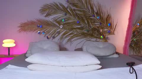 Holly online show from 02.09.25