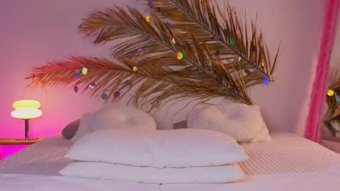 Holly online show from 03.12.25