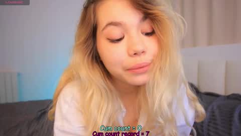 Snapshot of _iowaa_ chatting on 03.09.26 Maria online show from 03.09.26