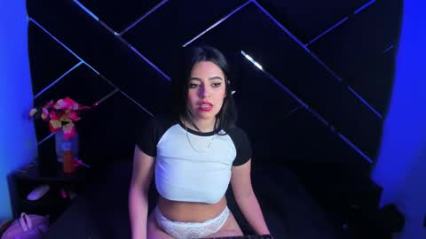 Isabella Moon online show from 11.25.25