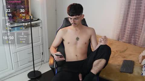 Snapshot of _jamesboy chatting on 01.28.25 James online show from 01.28.25