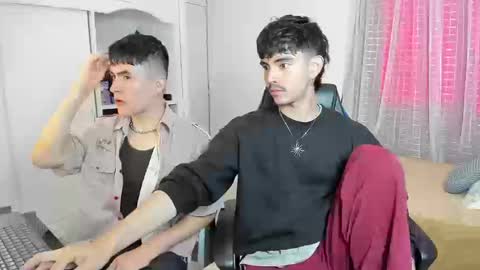 Snapshot of _jamesboy chatting on 09.19.25 James online show from 09.19.25