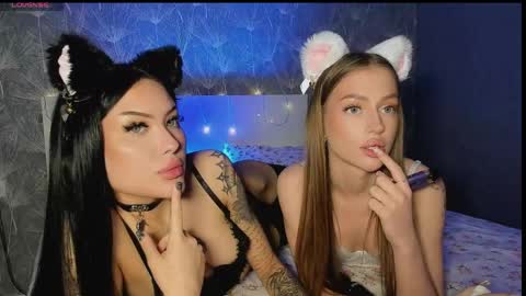 Snapshot of _jesslei_ chatting on 04.19.26 Jess blond and Leila brunette online show from 04.19.26
