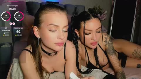 Snapshot of _jesslei_ chatting on 05.11.26 Jess blond and Leila brunette online show from 05.11.26