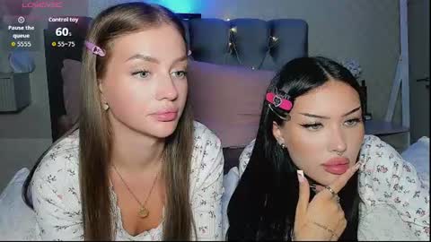 Snapshot of _jesslei_ chatting on 06.29.26 Jess blond and Leila brunette online show from 06.29.26