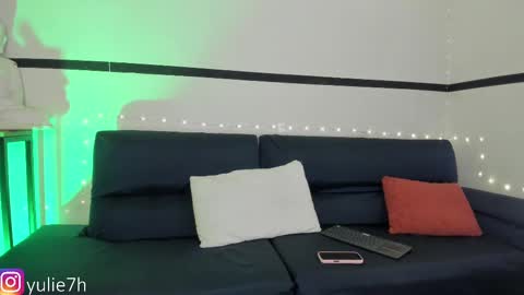Snapshot of _jessy_moon_ chatting on 02.20.25  ...  online show from 02.20.25