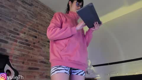 Snapshot of _jessy_moon_ chatting on 03.08.25  ...  online show from 03.08.25