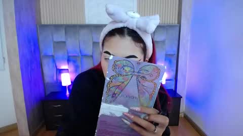 Mia online show from 09.18.25