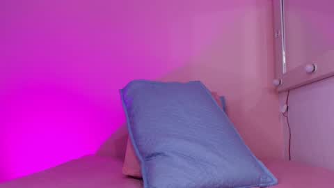 Kendall online show from 09.12.25