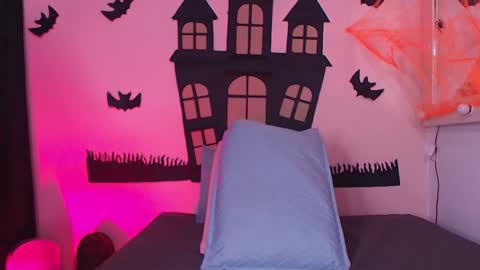 Kendall online show from 10.15.25