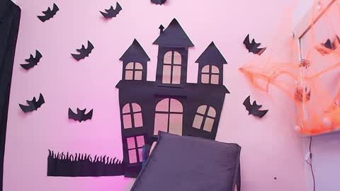 Kendall online show from 10.25.25