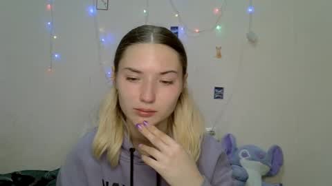 _kikiclark_ online show from 09.14.25