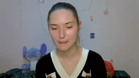 _kikiclark_ online show from 09.15.25