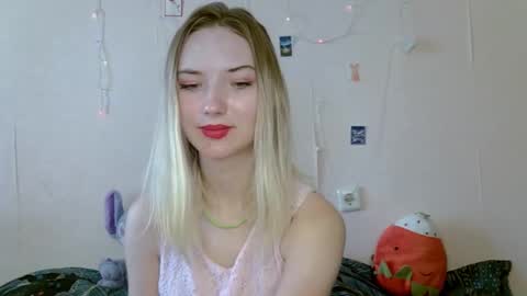 _kikiclark_ online show from 09.17.25