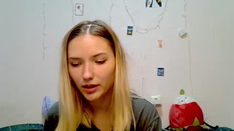 _kikiclark_ online show from 09.18.25