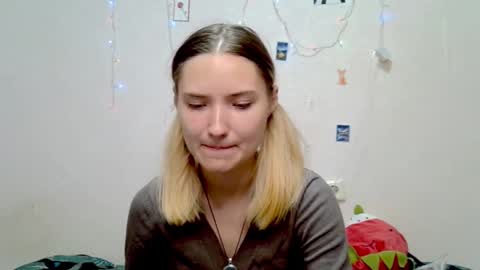 _kikiclark_ online show from 09.20.25