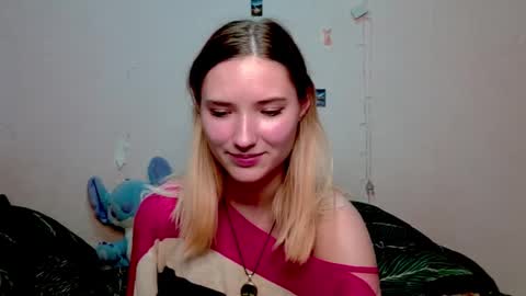 _kikiclark_ online show from 10.11.25