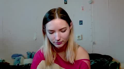 _kikiclark_ online show from 10.12.25