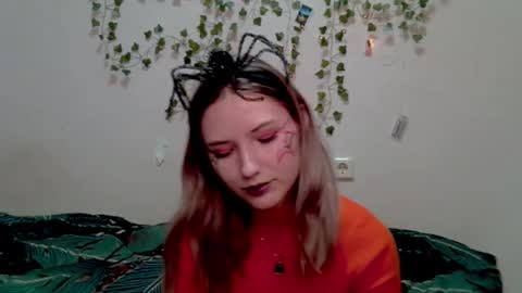 _kikiclark_ online show from 10.31.25