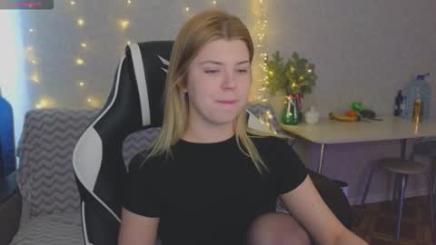 Snapshot of _kirieshka chatting on 02.27.26 Molly Emily online show from 02.27.26