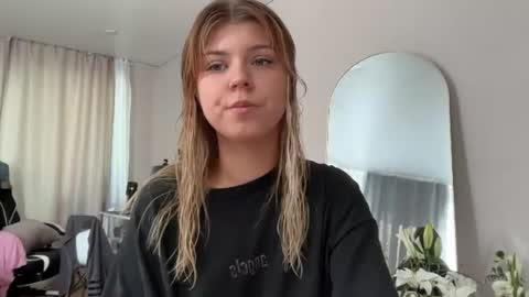 Snapshot of _kirieshka chatting on 07.02.26 Molly Emily online show from 07.02.26