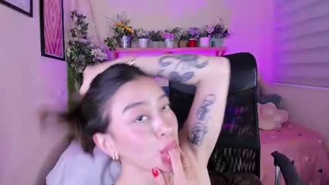 Snapshot of _kyliee chatting on 06.27.26 Kylie online show from 06.27.26