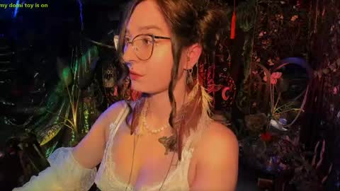 Snapshot of _lady_luna_ chatting on 05.15.26 Lady Luna online show from 05.15.26