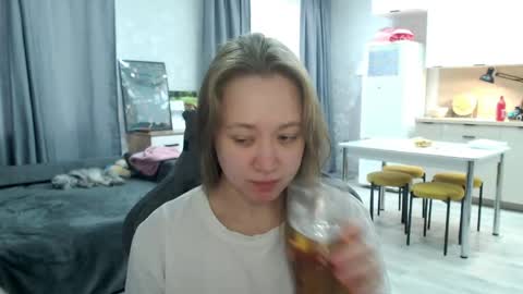 Snapshot of _lalune_ chatting on 05.04.26 _lalune_ online show from 05.04.26