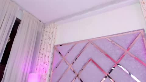 Lanna  online show from 02.28.25