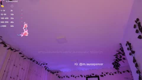 Laura online show from 02.11.25