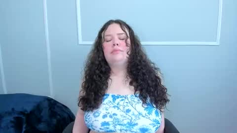 Snapshot of _leana_oo chatting on 05.17.26 leana online show from 05.17.26