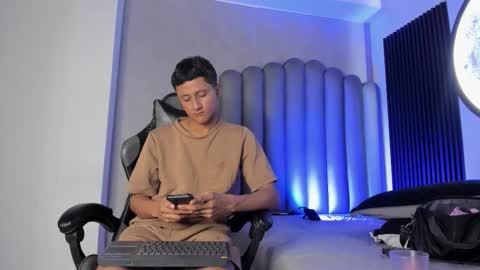 _leohot_ online show from 11.08.25