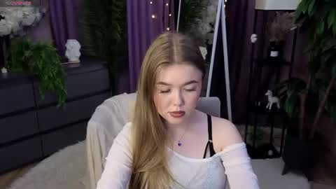 Snapshot of _liilcrystal_ chatting on 06.18.26 _liilcrystal_ online show from 06.18.26