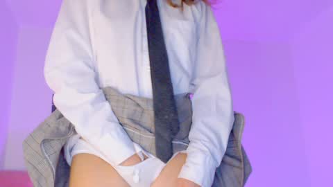 Snapshot of _lloou_ chatting on 12.13.24 Sofia 3 online show from 12.13.24