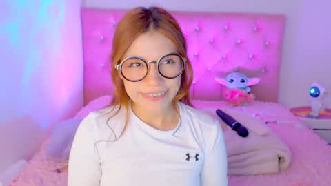 Snapshot of _lloou_ chatting on 12.17.24 Sofia 3 online show from 12.17.24