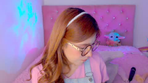 Snapshot of _lloou_ chatting on 12.19.24 Sofia 3 online show from 12.19.24