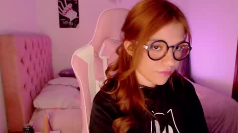 Snapshot of _lloou_ chatting on 03.10.25 Sofia 3 online show from 03.10.25