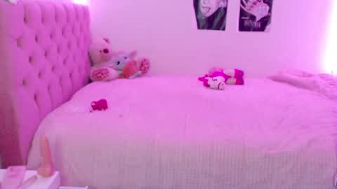 Snapshot of _lloou_ chatting on 10.14.25 Sofia 3 online show from 10.14.25