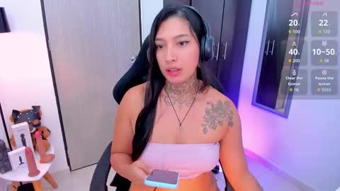  Laura  Independent Model  online show from 12.14.25